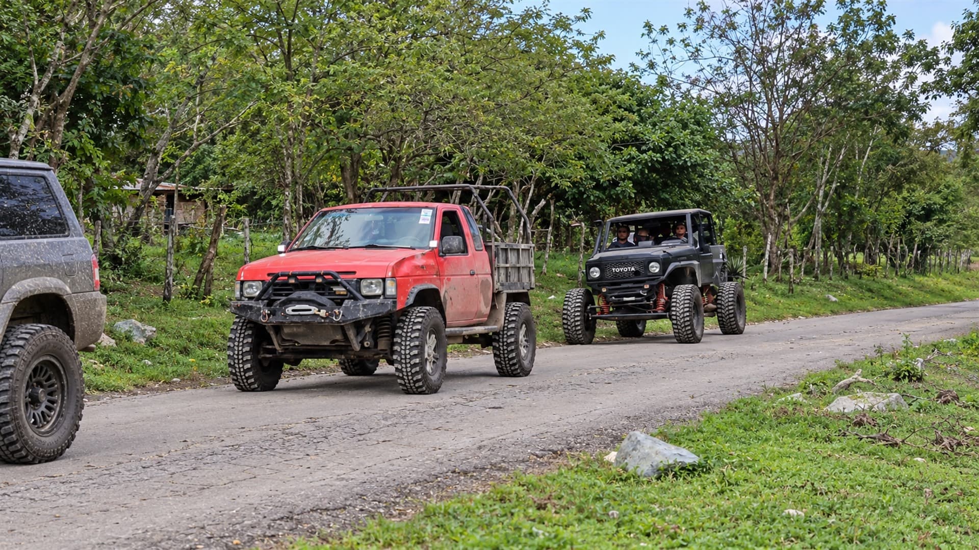 Convoy por camino rural